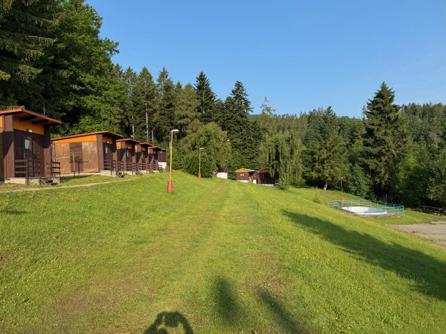 Zastřešená pergola s krbem a posezením