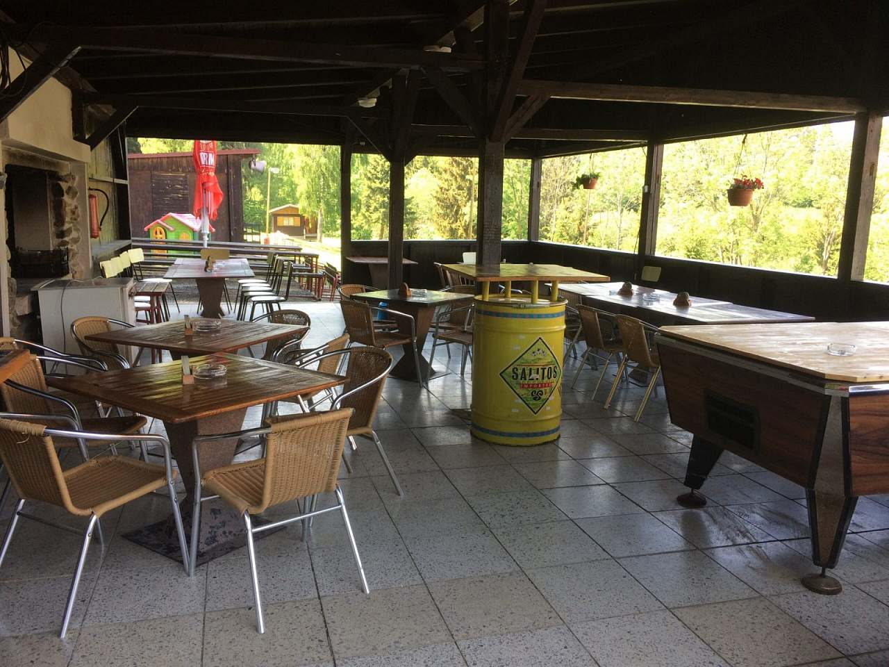 Krytý dětský koutek se skluzavkou